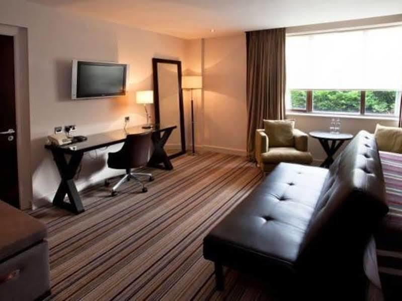 Daresbury Park Hotel & Spa Bagian luar foto